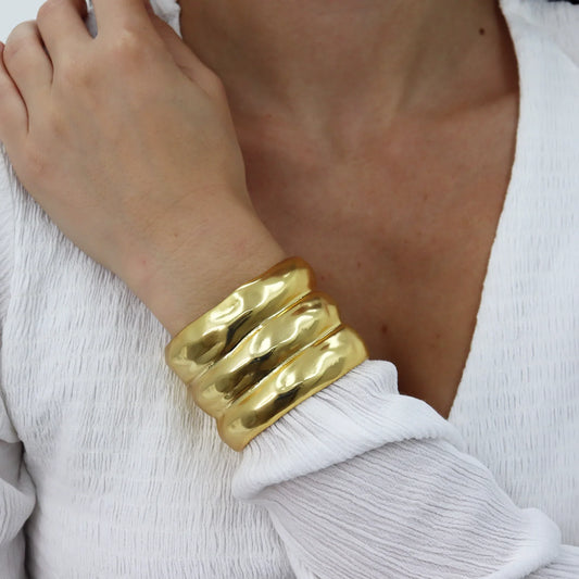 Brazalete de tres filas con textura de burbujas